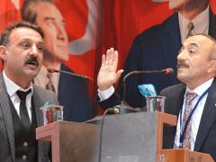 KONGRE ÇİFT BAŞLADI TEK BİTTİ