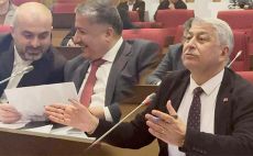 FATİH MECLİSİ’NDE CAMİYE GİTME TARTIŞMASI ÇIKTI